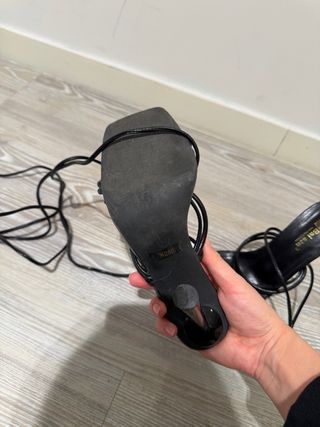 Sandalias tacón alto cordones negras T37