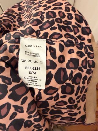 Chaqueta beige con forro estampado. Talla S/M