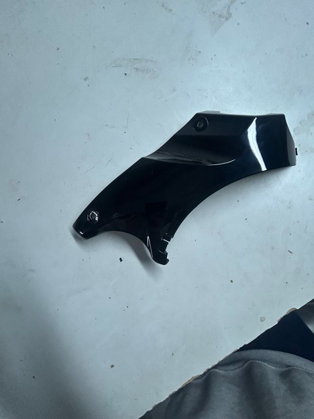 Embellecedor Izq Hyosung GV250 Aquila