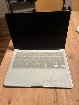 MacBook Air 13,6 M4 16GB RAM 256GB in Garanzia