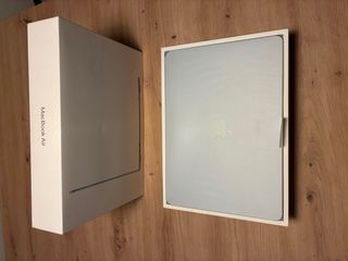 MacBook Air 13,6 M4 16GB RAM 256GB in Garanzia