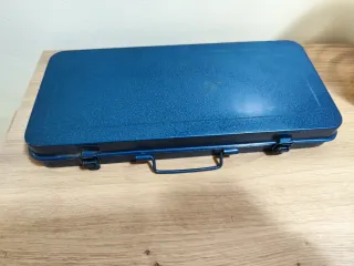 2 Caja de herramientas azul y amarillo