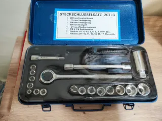 2 Caja de herramientas azul y amarillo