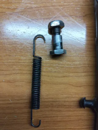 Pata cabra Yamaha RD 350 + tornillo y muelle