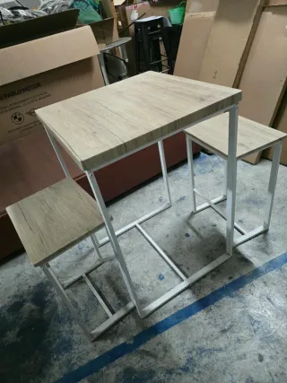 Mesa y 2 Sillas Madera y Metal