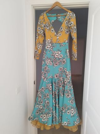 Vestido flamenco floral azul y amarillo