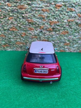 New Mini – Escala 1:18 – Solido