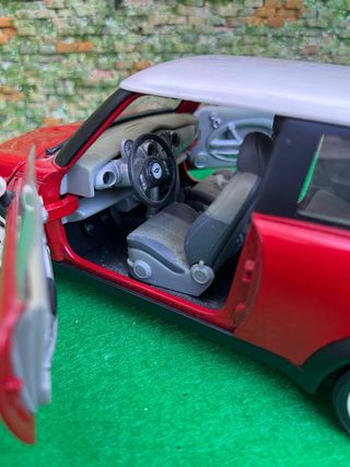 New Mini – Escala 1:18 – Solido