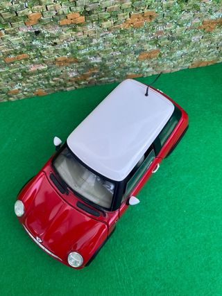 New Mini – Escala 1:18 – Solido
