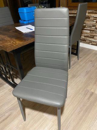 Sillas de salón nuevas embaladas