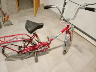 Bicicleta BH plegable roja años 70