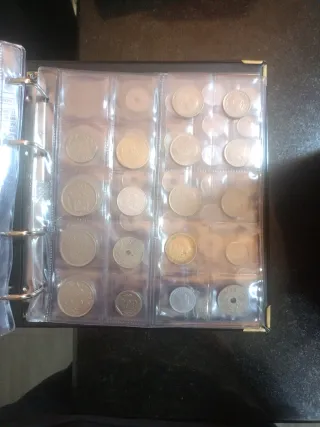 Álbumes con monedas de distintos paises