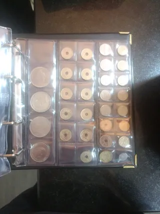 Álbumes con monedas de distintos paises