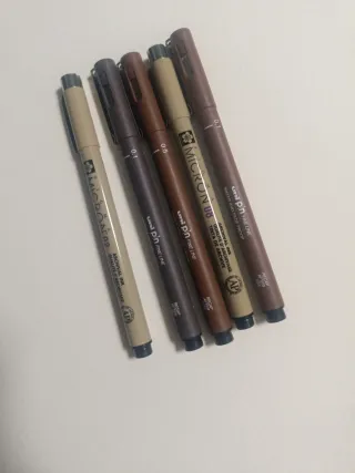 Set di 5 penne Micron e Uni Pin