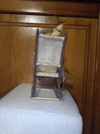 Bruja de la suerte en mecedora SOLO HOY 5€