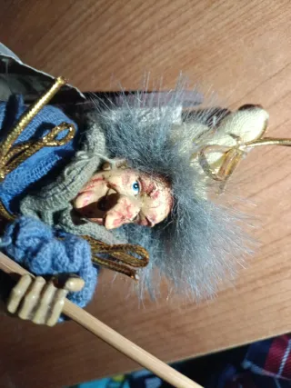 Bruja de la suerte en mecedora SOLO HOY 5€