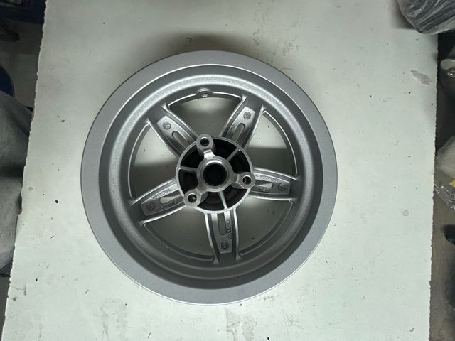 Llanta Daelim Daystar Delantera