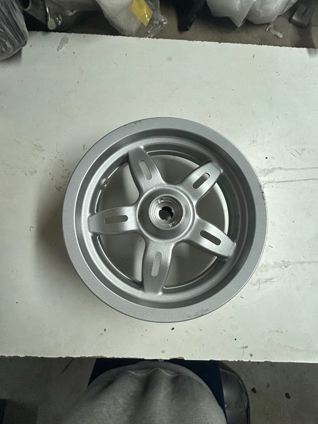 Llanta Daelim Daystar Delantera