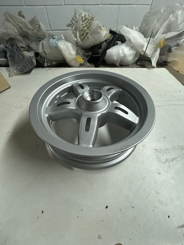 Llanta Daelim Daystar Delantera