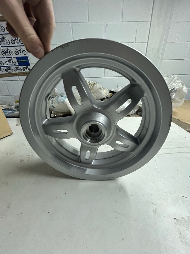 Llanta Daelim Daystar Delantera