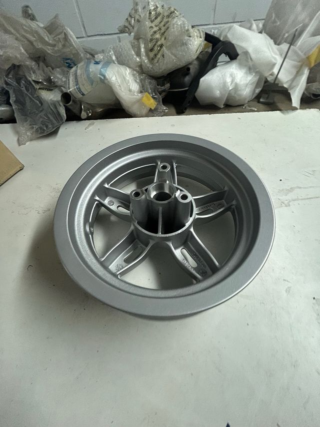 Llanta Daelim Daystar Delantera