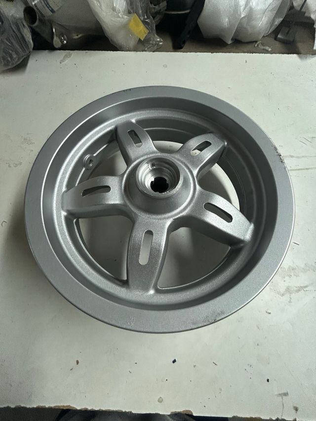 Llanta Daelim Daystar Delantera