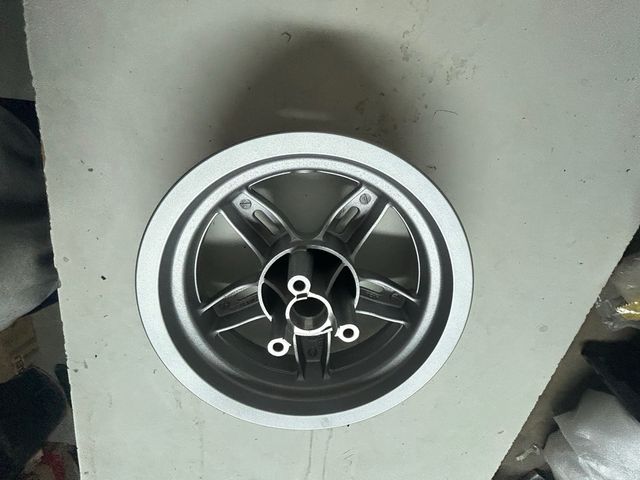 Llanta Daelim Daystar Delantera