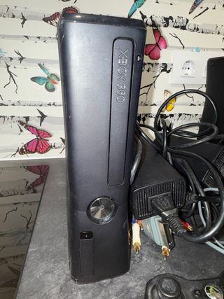 Lote Xbox 360 Negra con Mandos