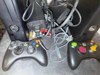 Lote Xbox 360 Negra con Mandos