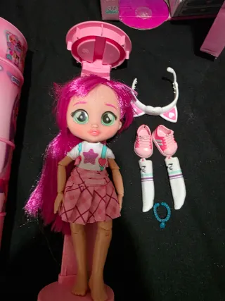 Muñeca Cry Babies con armario