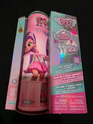 Muñeca Cry Babies con armario