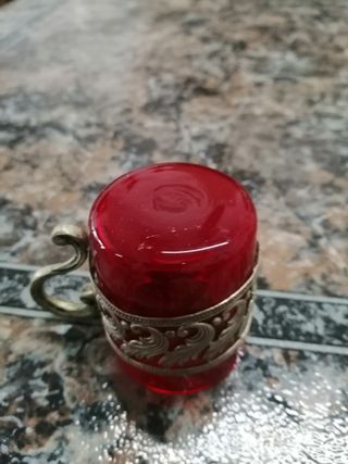 Caneca pequena antiga vidro e metal