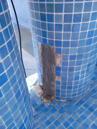 Reparación general de piscinas - Azulejos y piedra