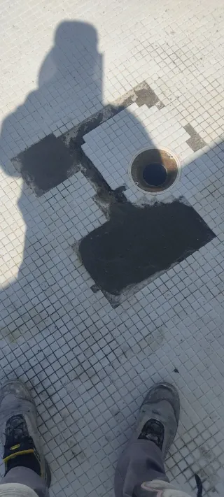 Reparación general de piscinas - Azulejos y piedra