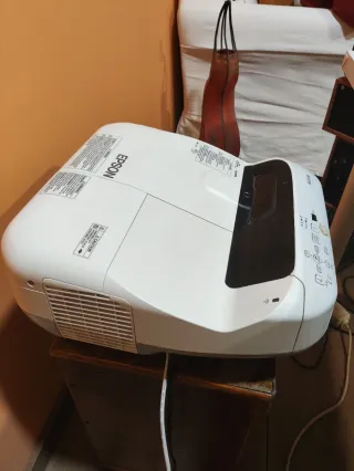 Proyector Epson EB-575W Tiro Corto