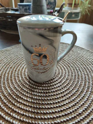 Taza Aniversario 60 con Corona Dorada