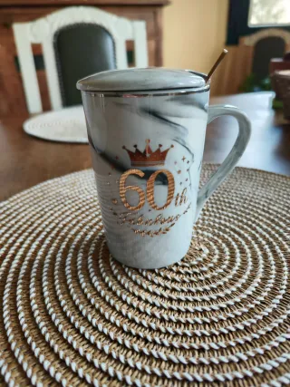 Taza Aniversario 60 con Corona Dorada