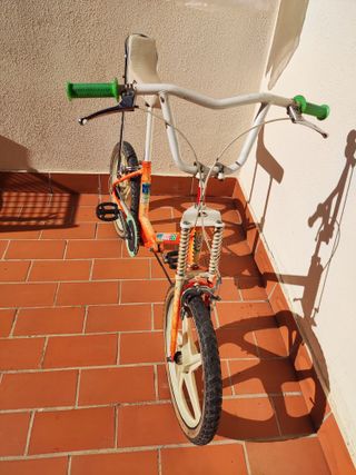 Bicicleta BMX naranja