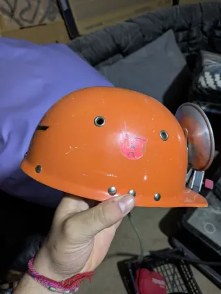 Casco espeleología antiguo + carburero petzl
