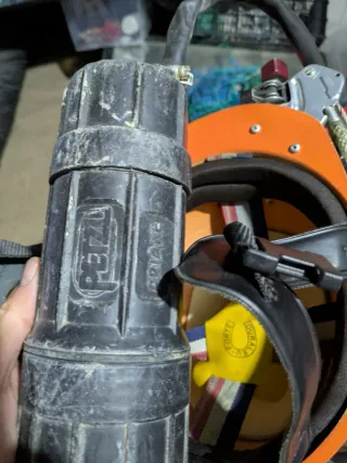 Casco espeleología antiguo + carburero petzl