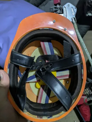 Casco espeleología antiguo + carburero petzl