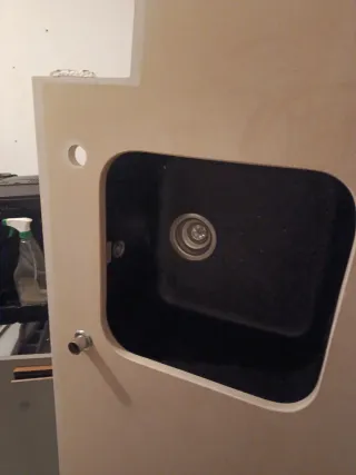 Encimera Silestone Beige y fregadero Negro