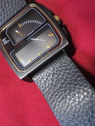 Reloj Diesel Negro y Dorado