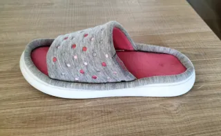 Zapatillas de casa Isotoner grises y rosas