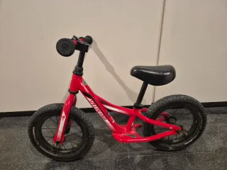 Bicicleta infantol sin pedales Specialized Hotwalk