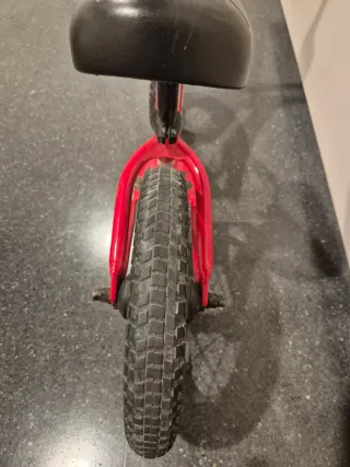 Bicicleta infantol sin pedales Specialized Hotwalk