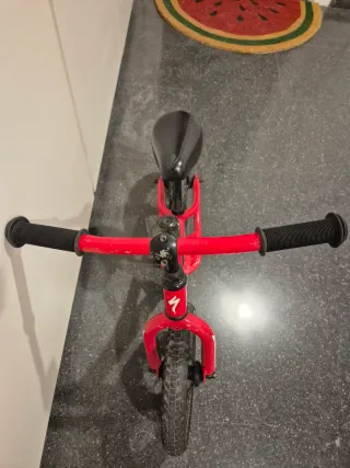 Bicicleta infantol sin pedales Specialized Hotwalk