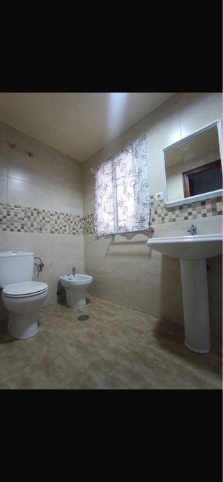 Se alquila habitacion