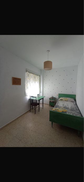 Se alquila habitacion