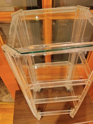 Tavolo ausiliario con 2 ripiani in vetro e metacrilato